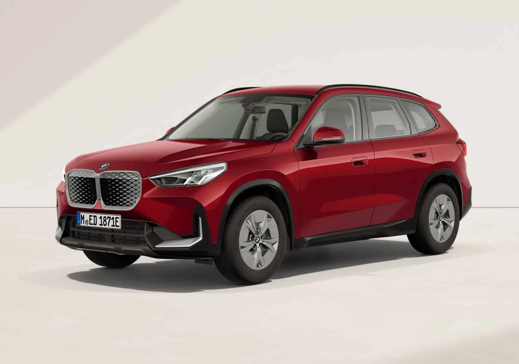Bmw ha tenido que paralizar la produccion del ix1 por falta de llantas economicas