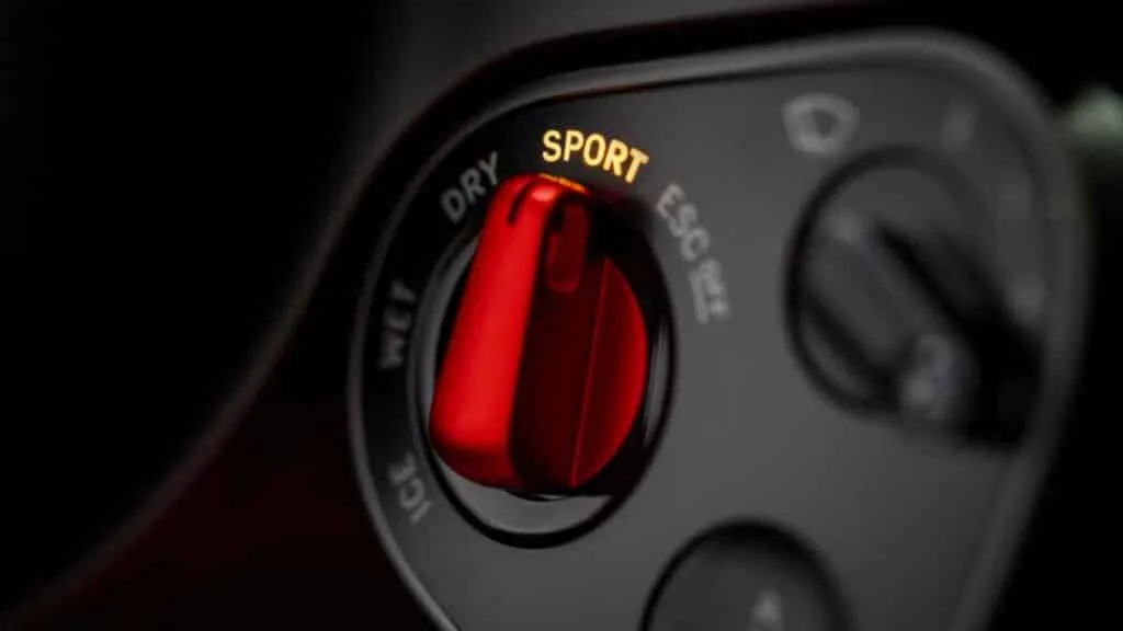 Ferrari acaba de cruzar su linea roja su primer electrico tiene 1 050 cv cuatro motores y diseno del creador del iphone 5