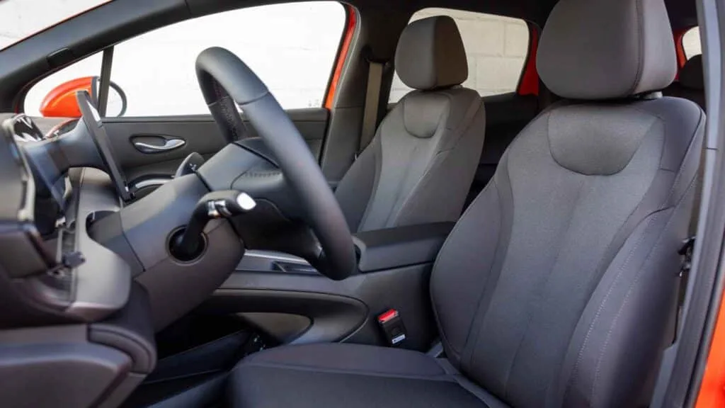 El byd dolphin g dm i llega con una receta letal 105 km electricos 1 040 km totales y menos de 19 000 euros 39