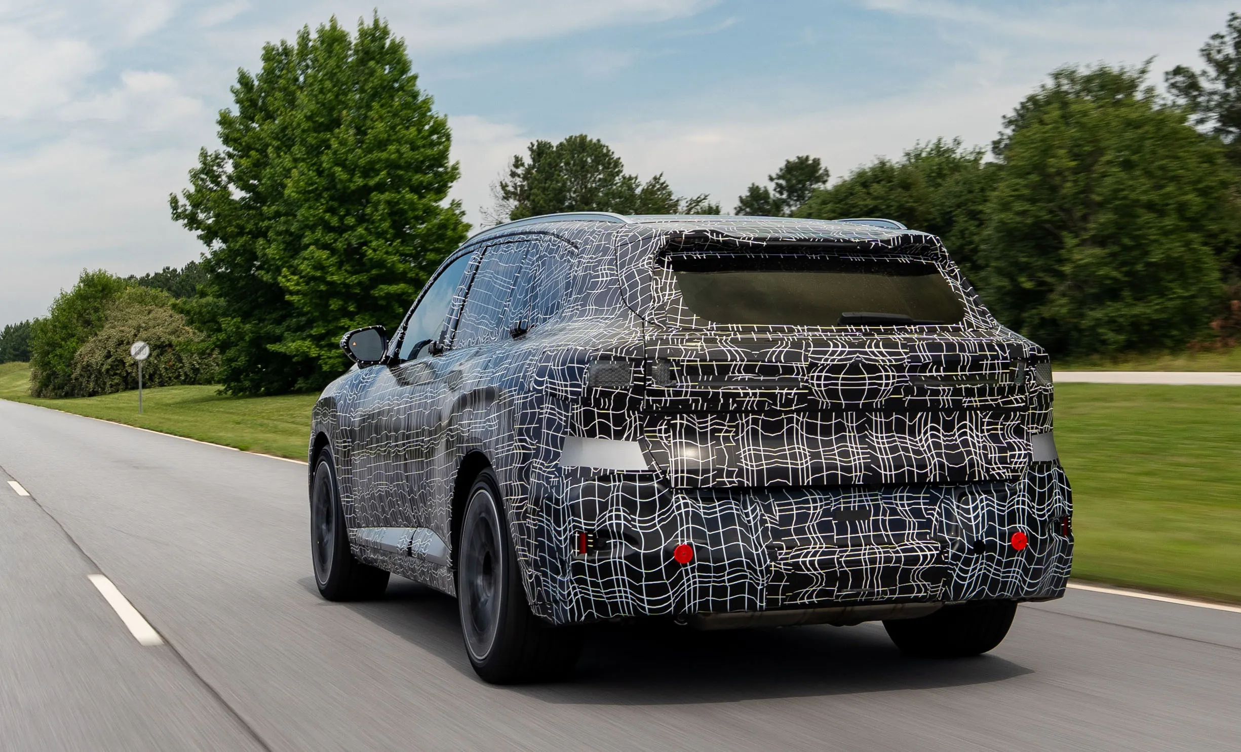 Bmw quiere que el ix5 viaje como un diesel su receta es una bateria gigantesca de 141 kwh 2