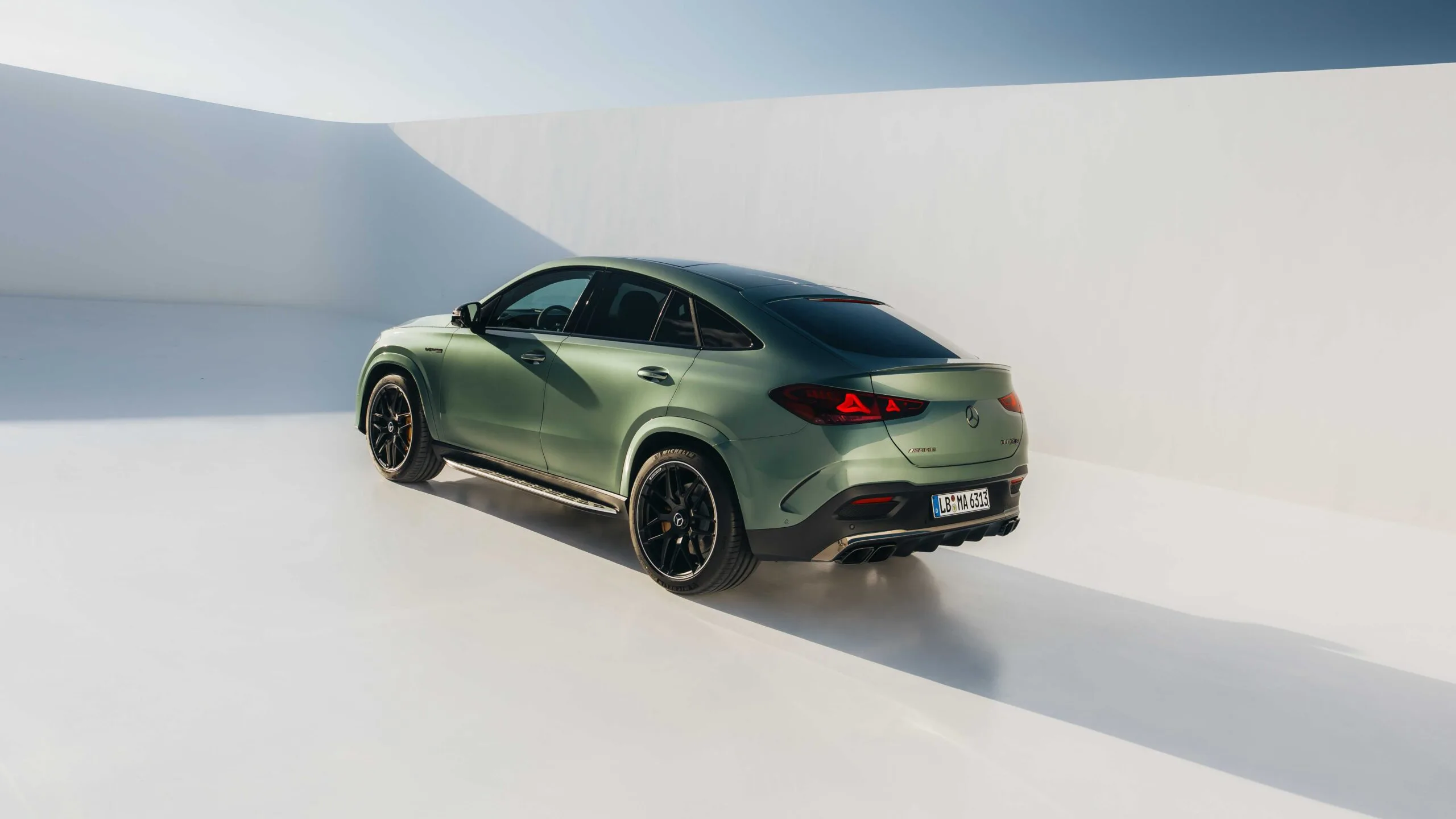 El v8 de amg no estaba muerto mercedes presenta un motor que gira mas alto suena mejor y viene para quedarse 75