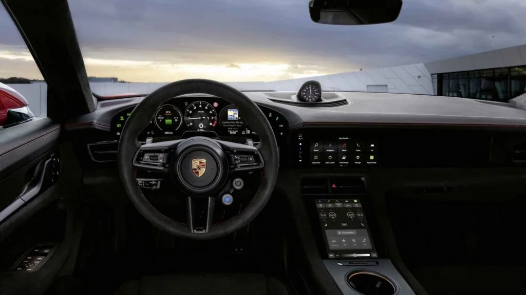 Porsche convierte el taycan en un electrico con teatro mecanico ocho marchas simuladas y mas bateria de serie 4
