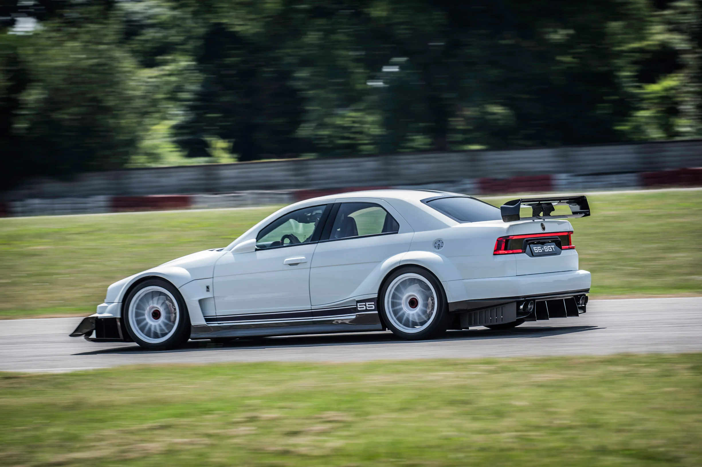 El 155 v6 ti que sonaban los alfistas ya existe 620 cv estetica de carreras y produccion limitada 12