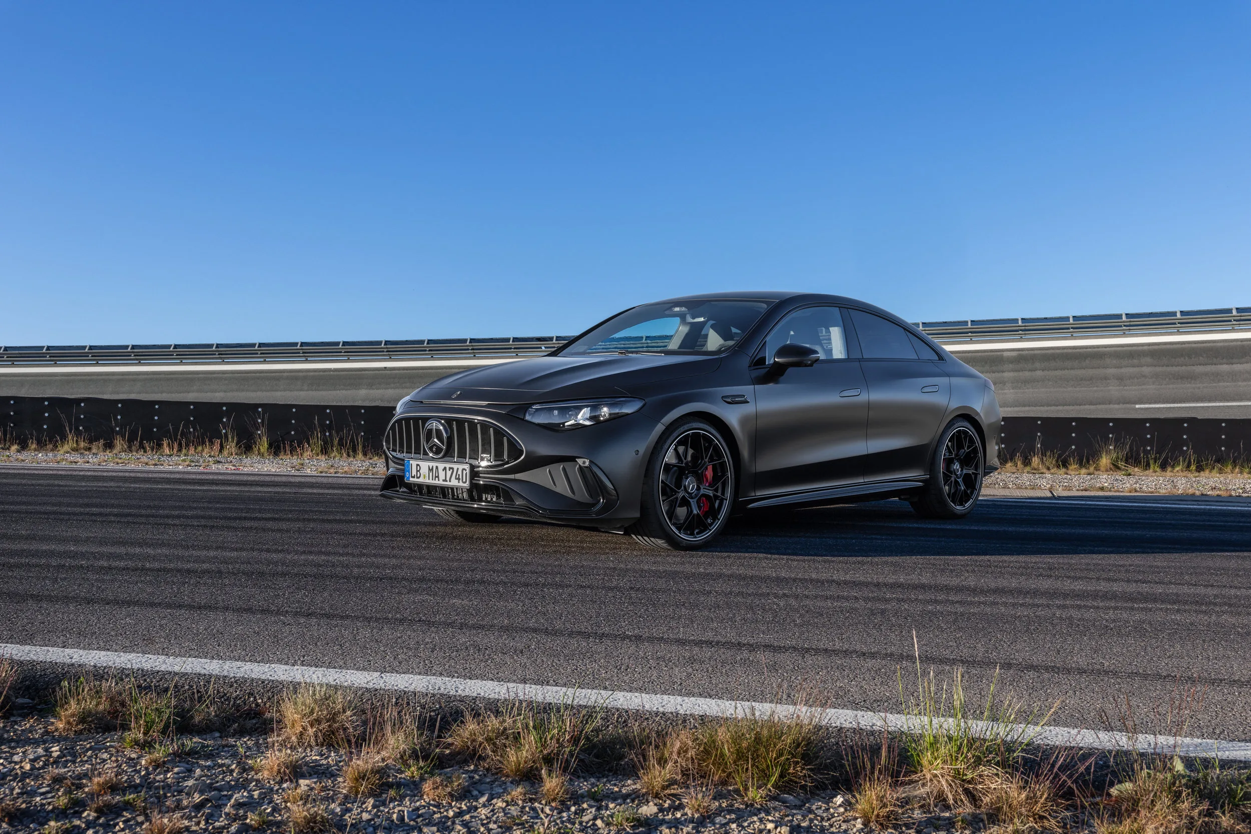 Mercedes amg responde a los puristas con cifras 680 cv tres motores y el cla mas potente jamas fabricado 14