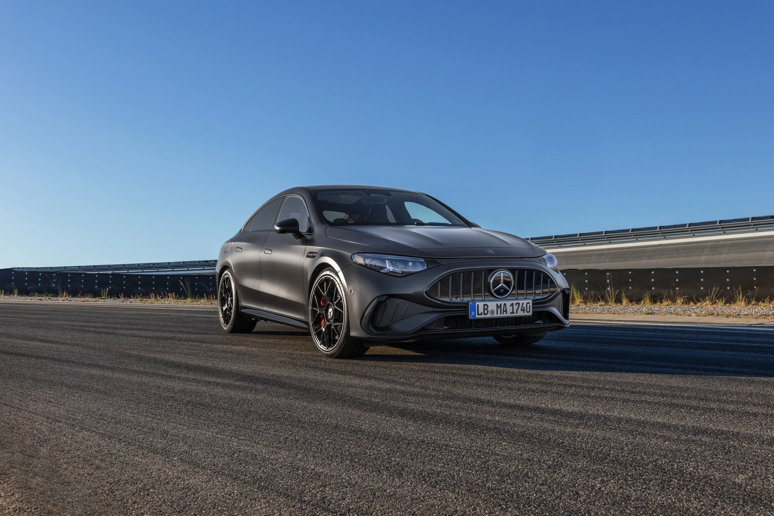 Mercedes amg responde a los puristas con cifras 680 cv tres motores y el cla mas potente jamas fabricado 15