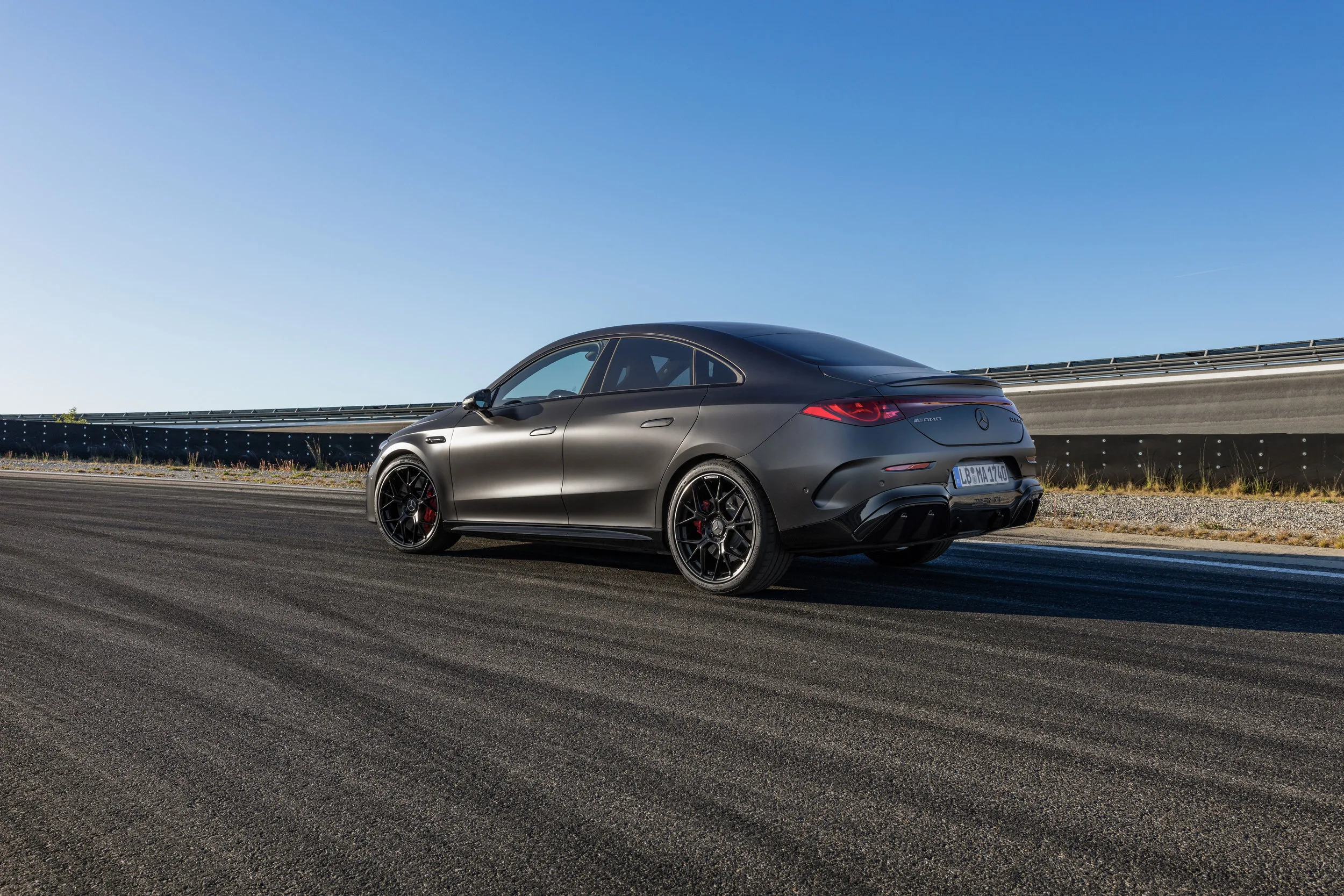 Mercedes amg responde a los puristas con cifras 680 cv tres motores y el cla mas potente jamas fabricado 16