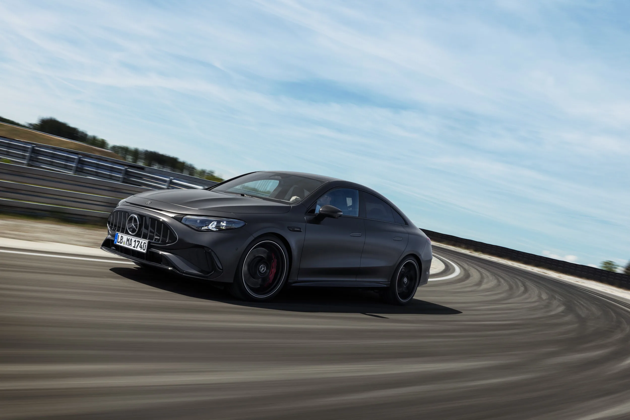 Mercedes amg responde a los puristas con cifras 680 cv tres motores y el cla mas potente jamas fabricado 30