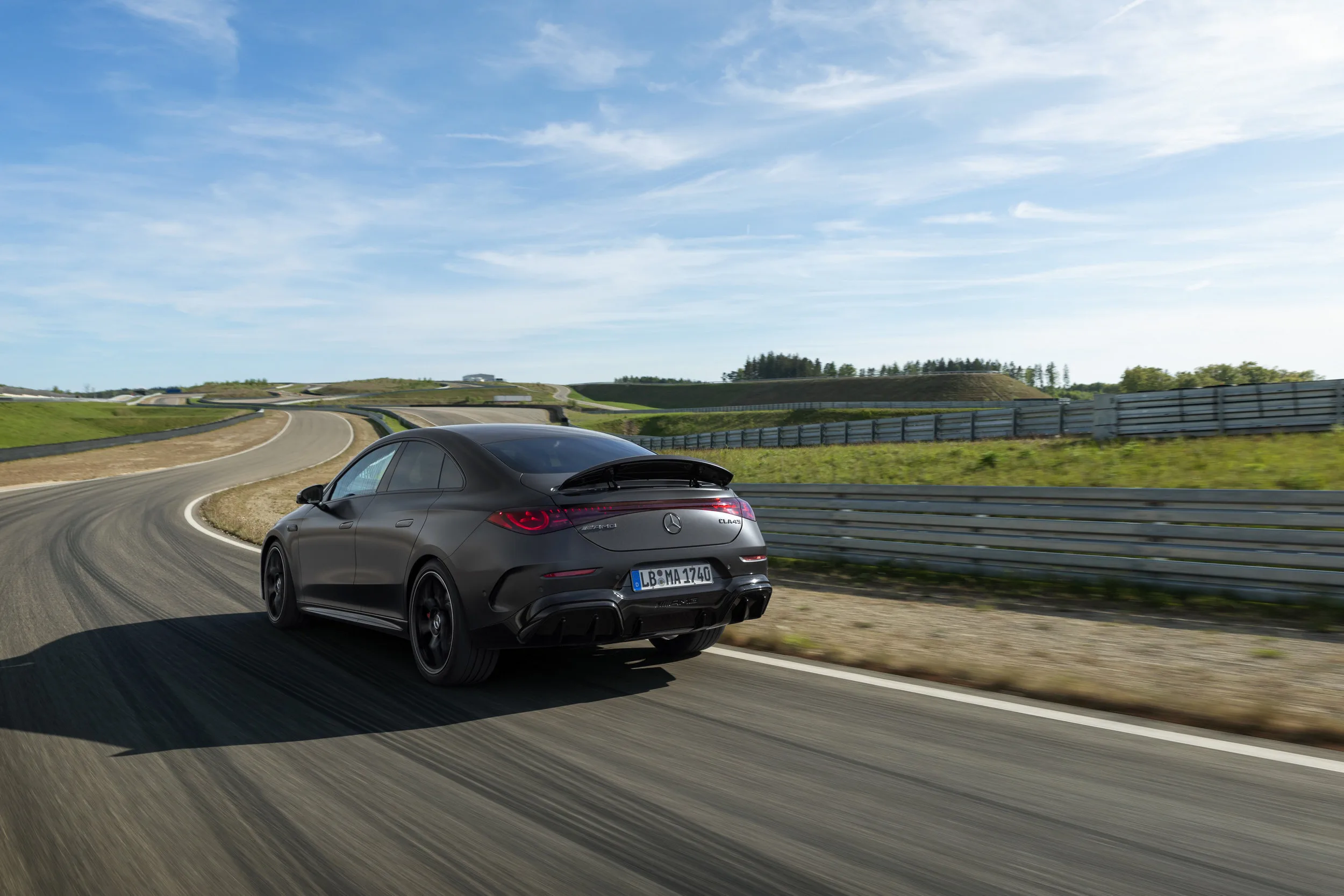 Mercedes amg responde a los puristas con cifras 680 cv tres motores y el cla mas potente jamas fabricado 35
