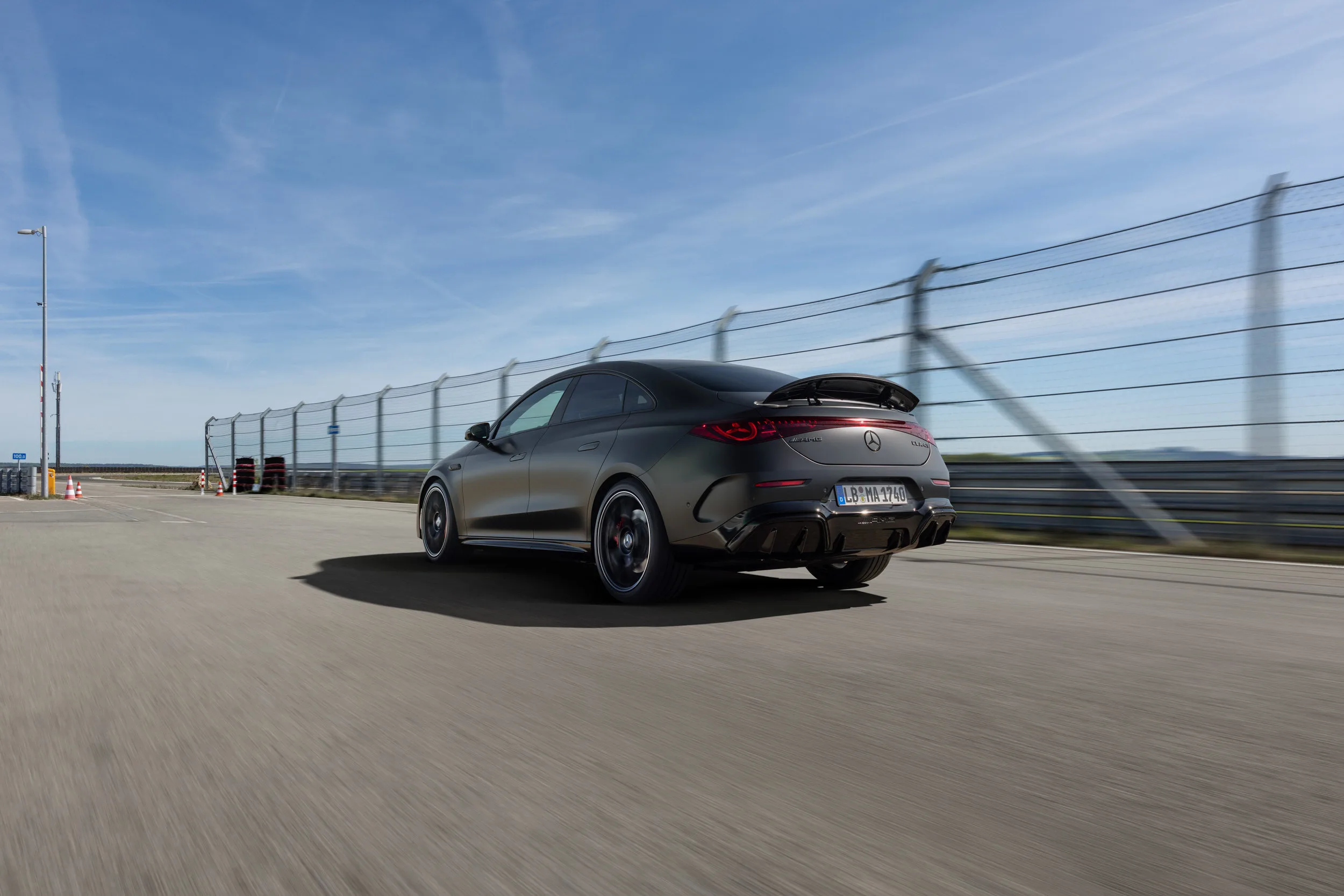 Mercedes amg responde a los puristas con cifras 680 cv tres motores y el cla mas potente jamas fabricado 37