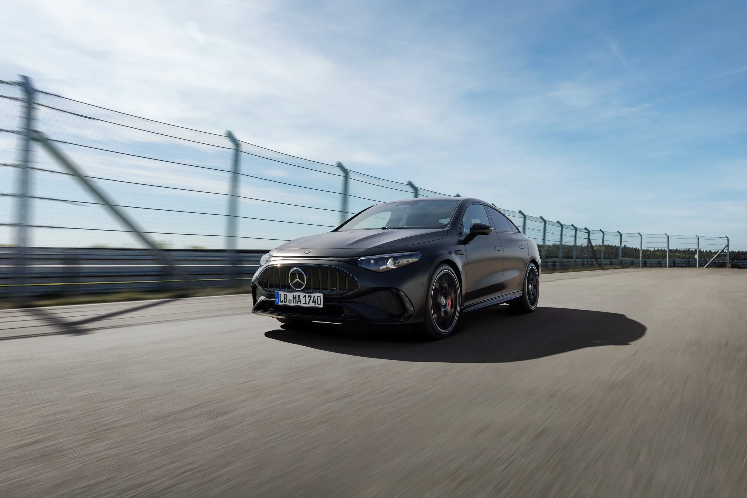 Mercedes amg responde a los puristas con cifras 680 cv tres motores y el cla mas potente jamas fabricado 38