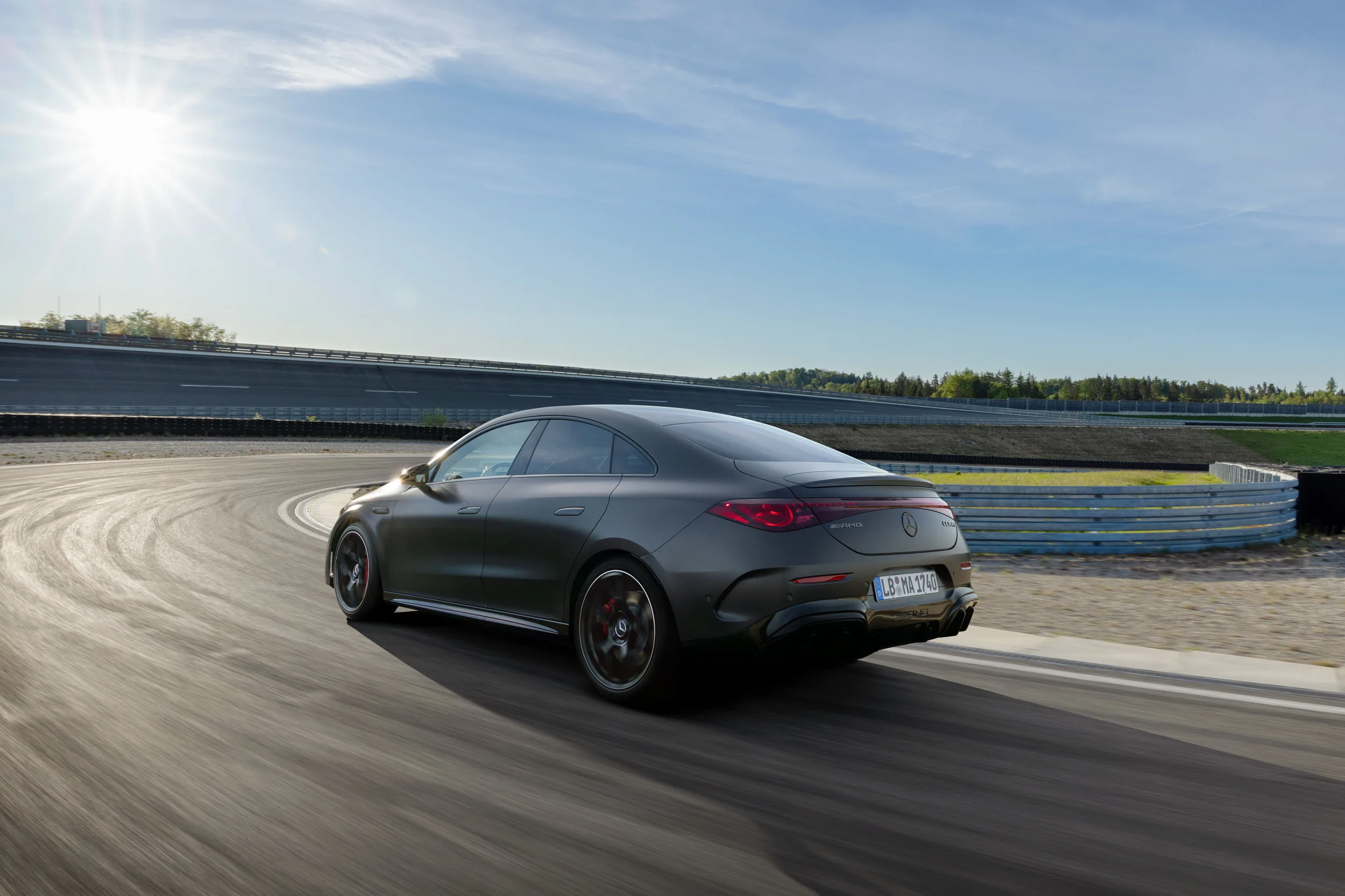 Mercedes amg responde a los puristas con cifras 680 cv tres motores y el cla mas potente jamas fabricado 42