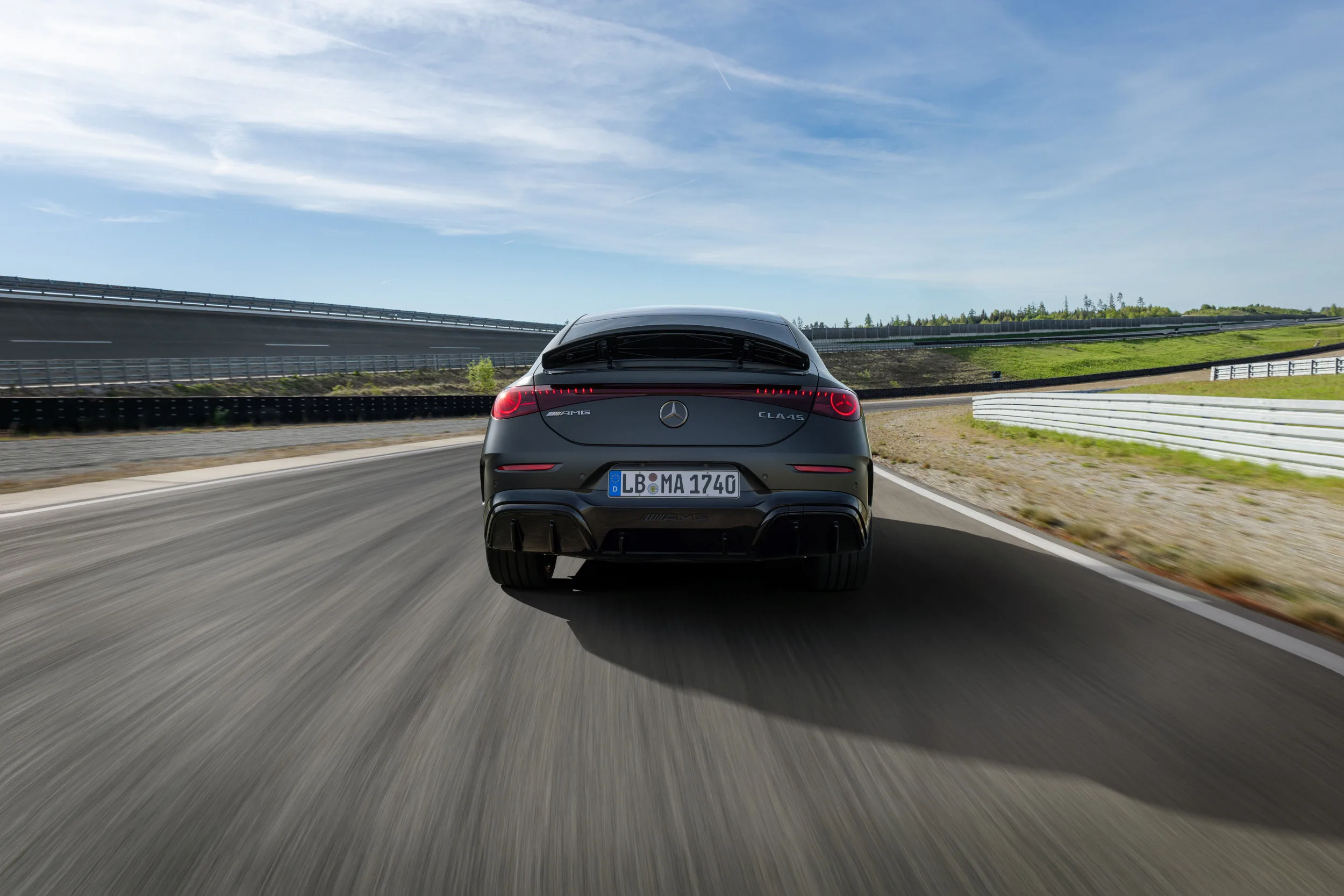 Mercedes amg responde a los puristas con cifras 680 cv tres motores y el cla mas potente jamas fabricado 45
