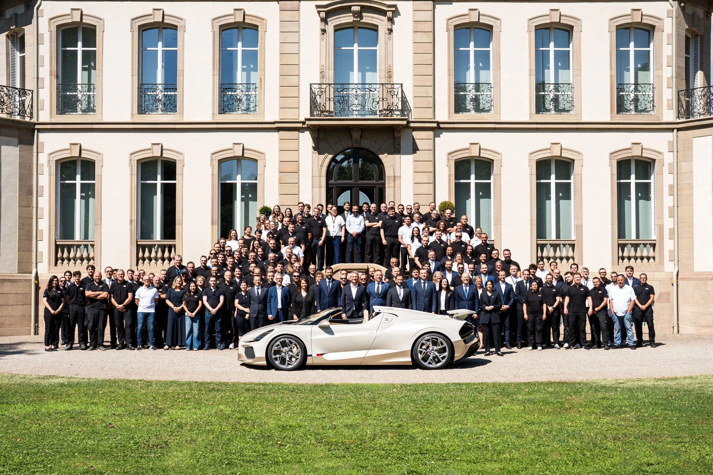 Bugatti fabrica su ultimo w16 despues de 20 anos haciendo historia salvo que tengas suficiente dinero