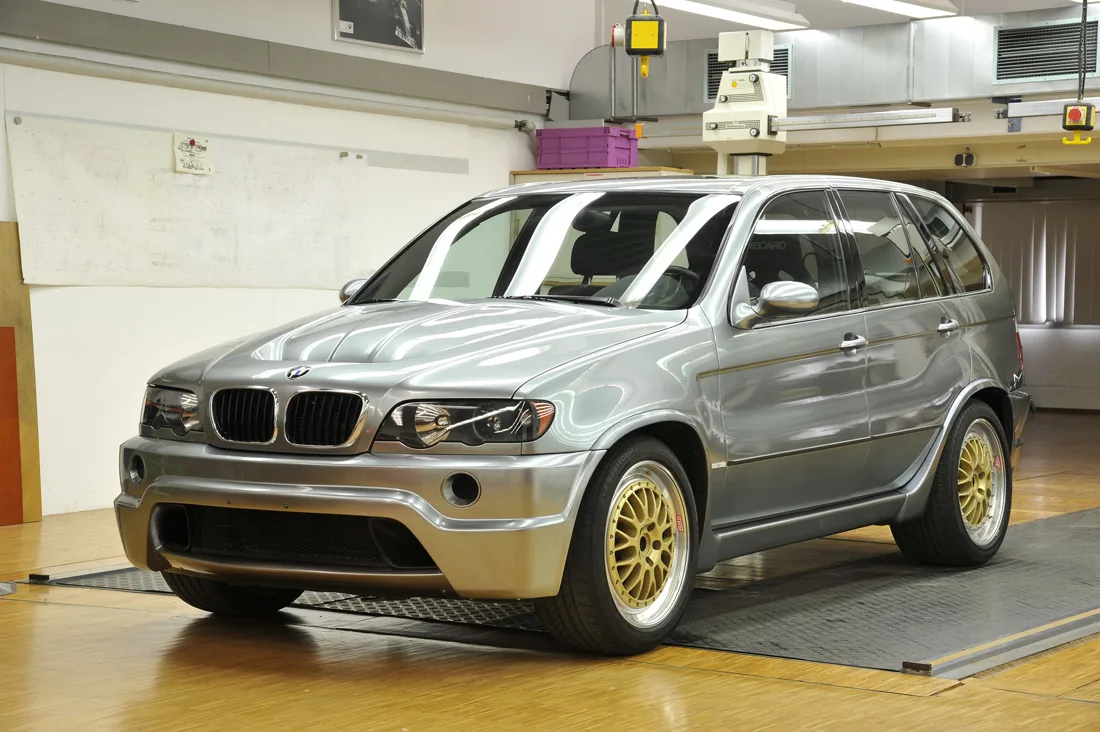 Bmw nunca se atrevio a fabricar un x5 v10 manual asi que kith ha decidido hacerlo por su cuenta 1