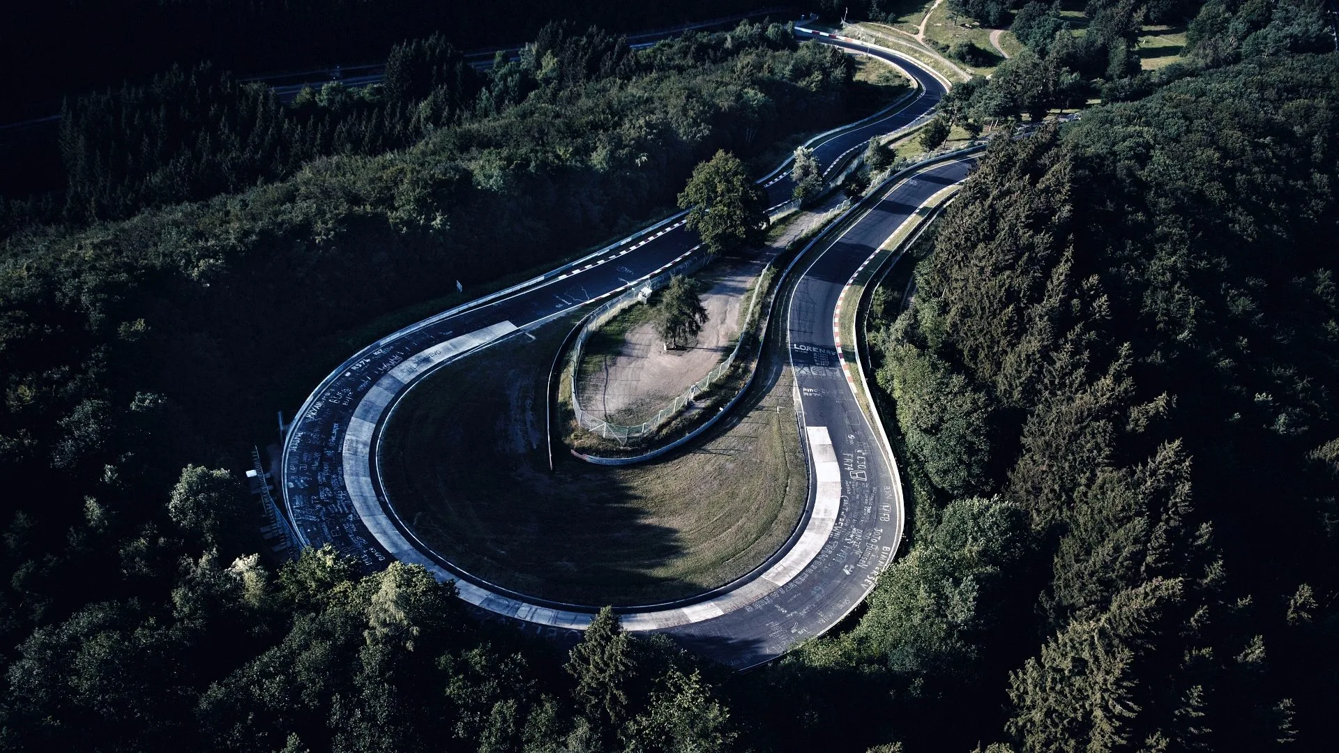 Porsche crea el 911 gt3 definitivo para celebrar los 100 anos de nurburgring pero espana se queda sin el 9