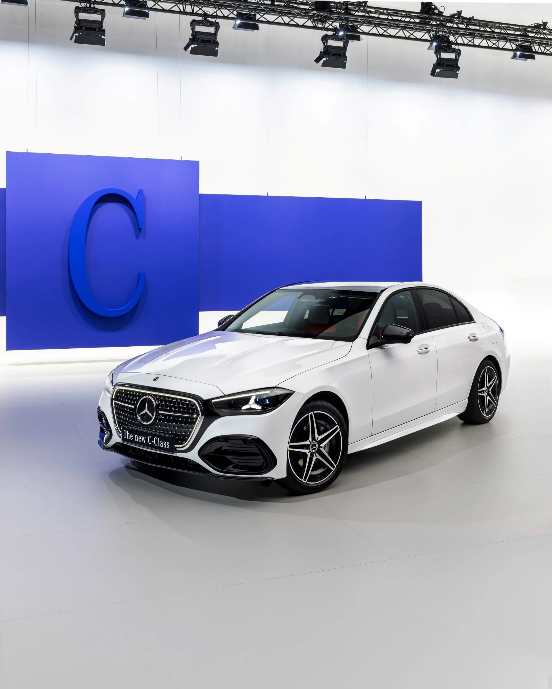 El clase c se resiste a morir mercedes lo renueva profundamente y mantiene hasta un diesel de 200 cv 4