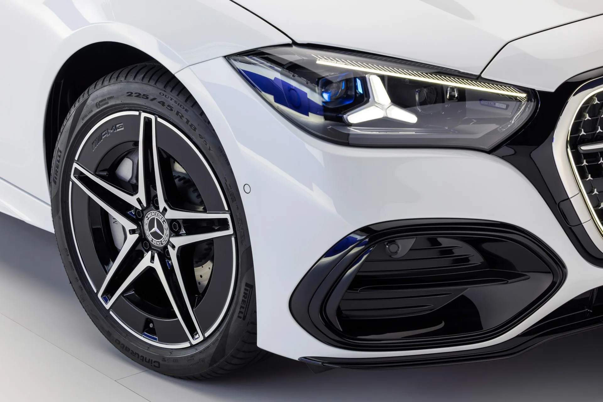 El clase c se resiste a morir mercedes lo renueva profundamente y mantiene hasta un diesel de 200 cv 5