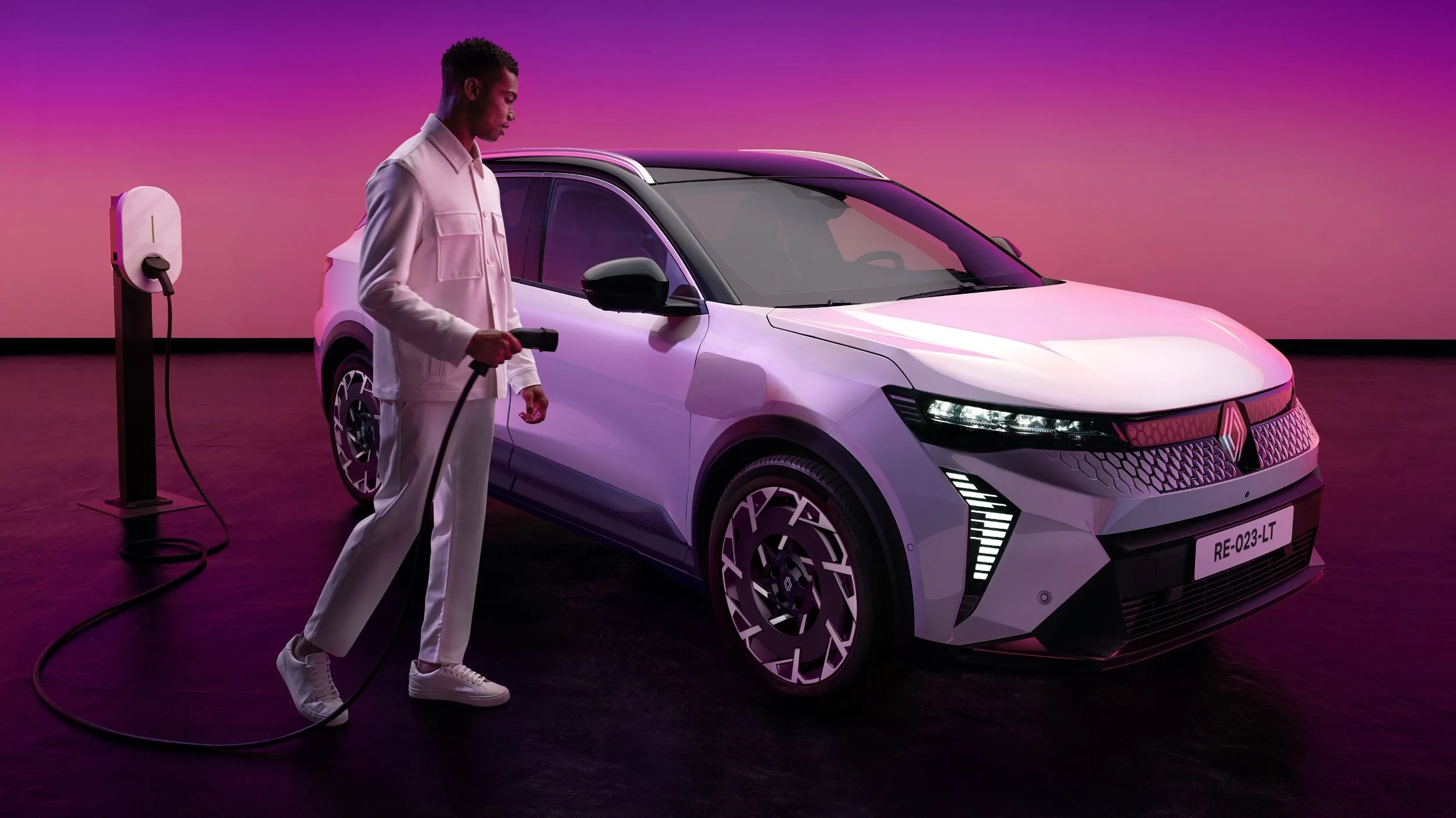 Mas de 640 km con una carga renault mejora el scenic e tech para defenderse de tesla y los suv chinos 7