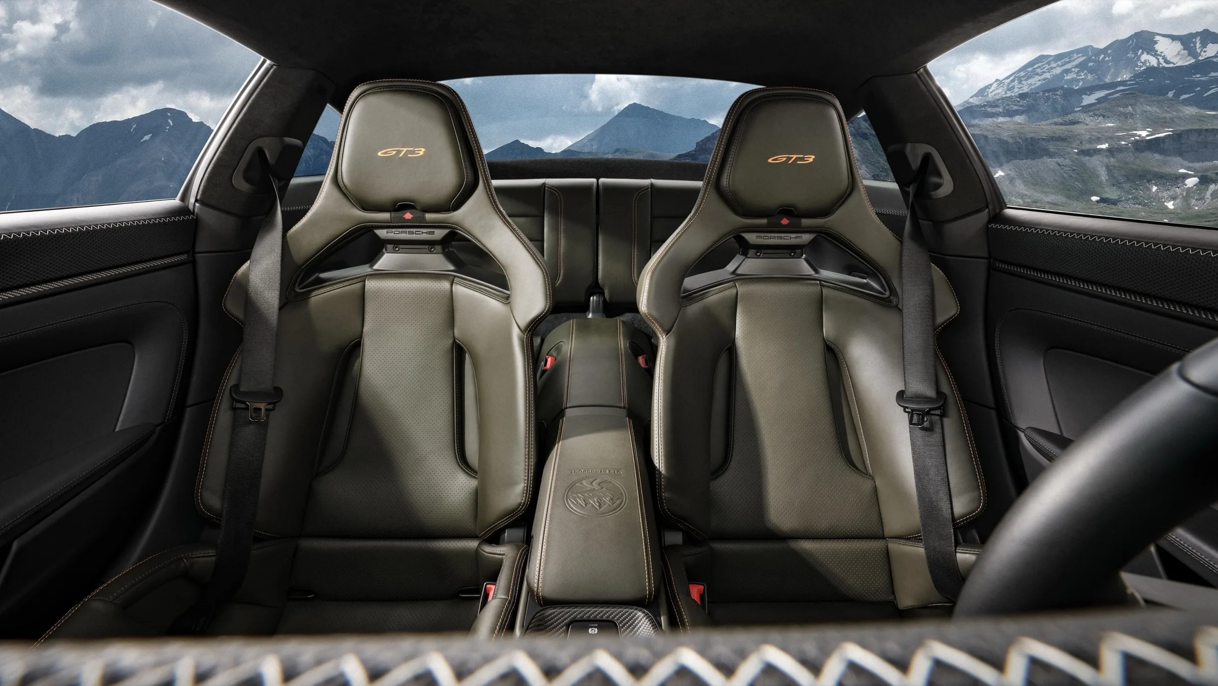 Porsche crea un 911 gt3 para devorar puertos de montana cambio manual y solo 100 unidades 7
