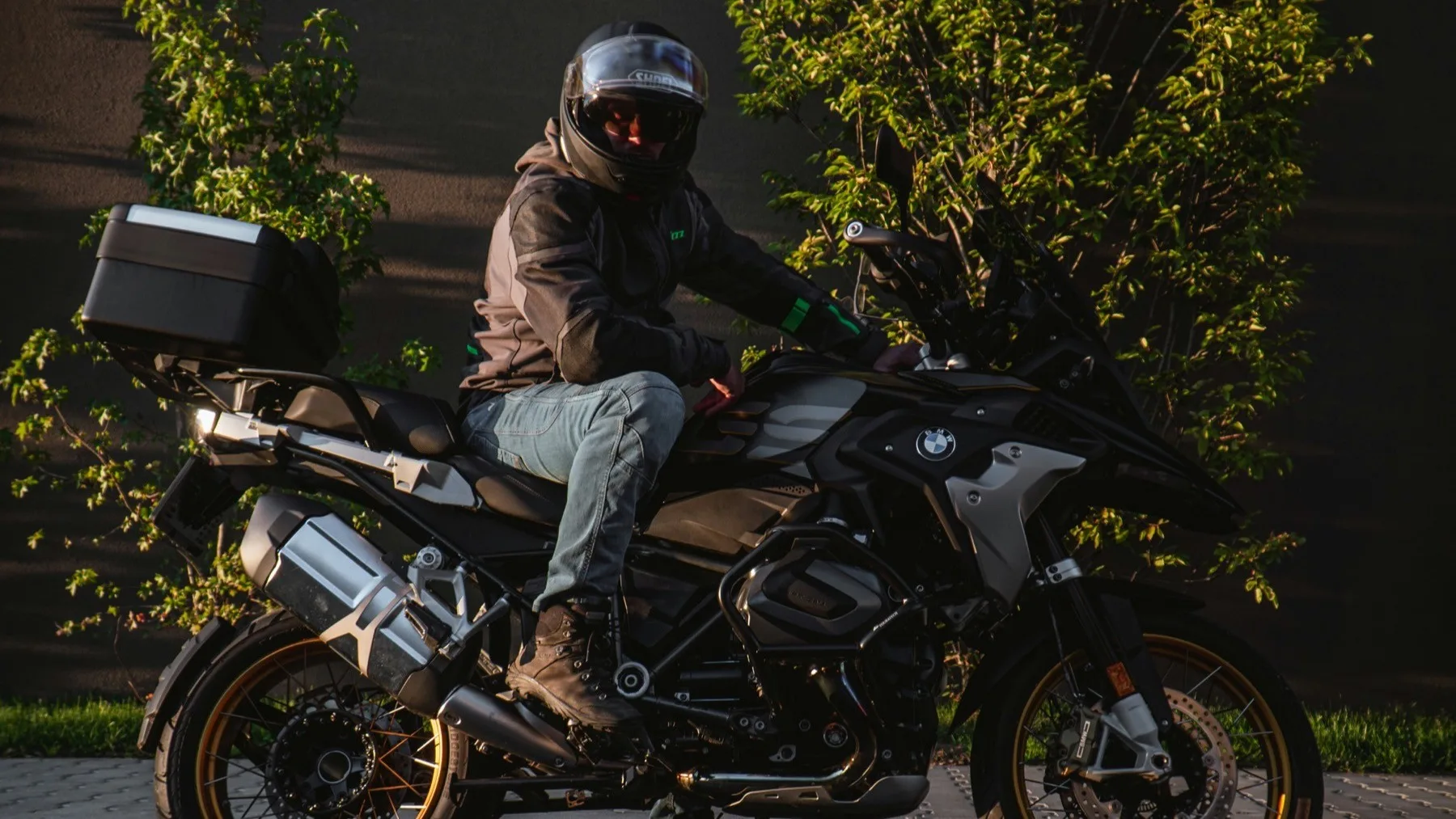 Septiembre marca para muchos motoristas el regreso a los trayectos habituales desplazamientos al trabajo recorridos urbanos y salidas de fin de semana que empiezan a convivir con temperaturas maacutes