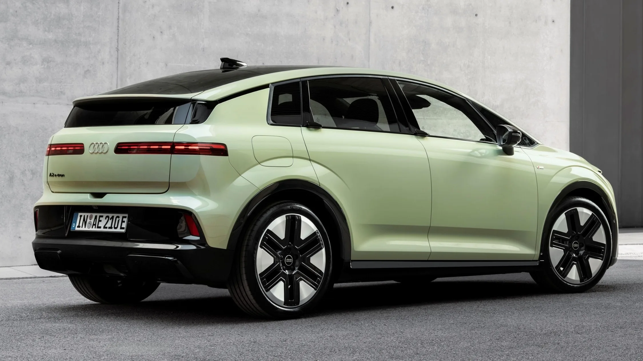Hace 25 anos nadie entendio el audi a2 ahora vuelve como electrico con hasta 646 km de autonomia y un precio elevado 28