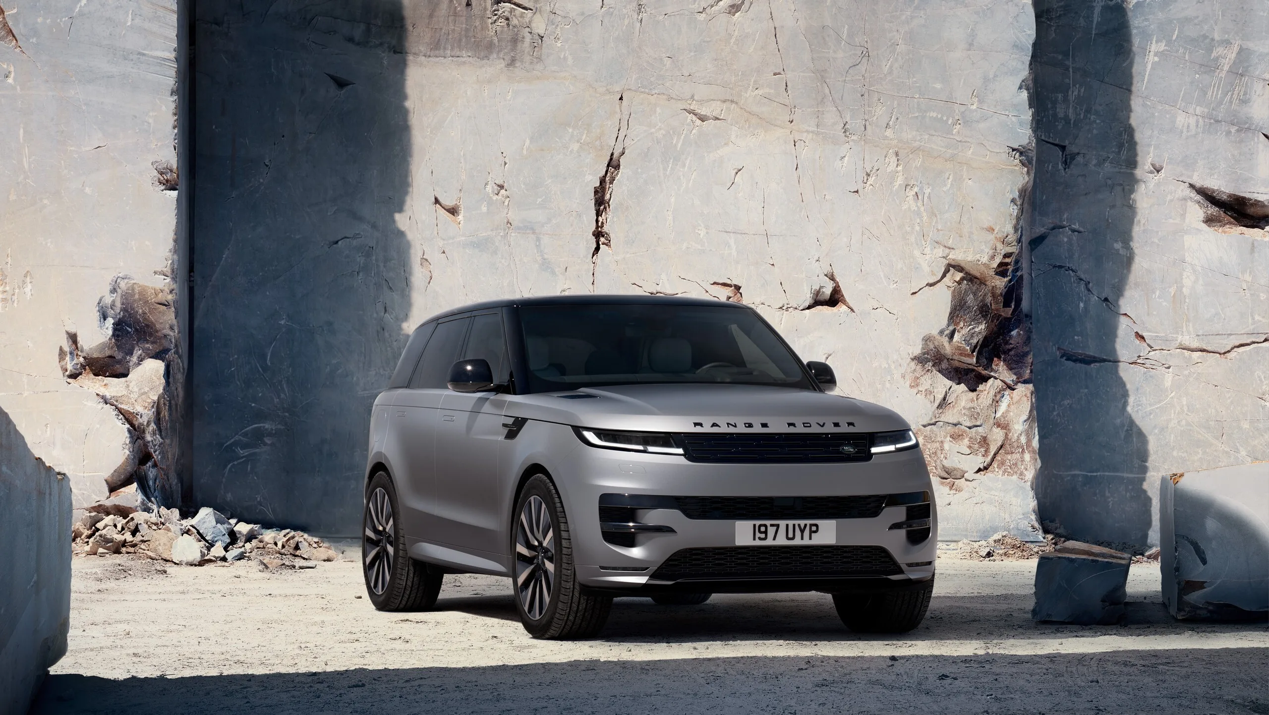 Mismo aspecto prestaciones de v8 y cero gasolina el range rover sport estrena su version electrica 15