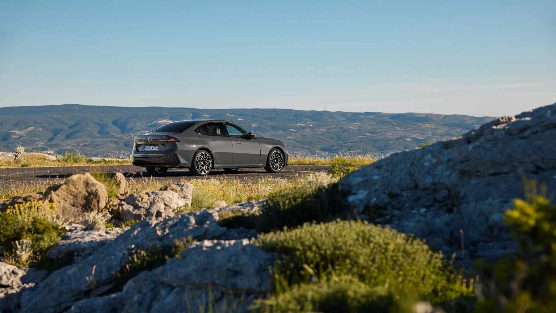 Bmw lleva el serie 3 a la era neue klasse sin matar el seis cilindros hasta 443 cv y etiqueta eco 8