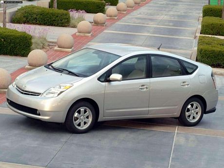 tn_toyota_2004-prius-008_1.jpg