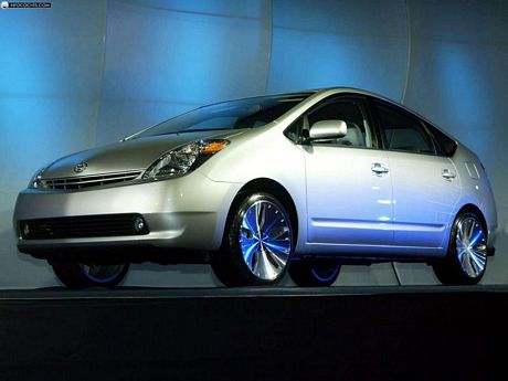 tn_toyota_2004-prius-013_1.jpg