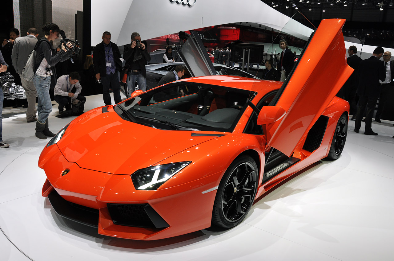 09-lamborghini-aventador-lp700-4-geneva