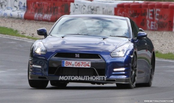 2013-nissan-gt-r-1
