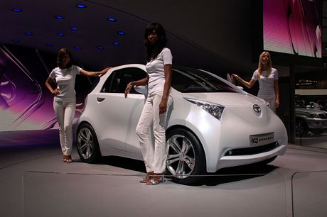 tn_toyota_iq_live_1280_01.jpg