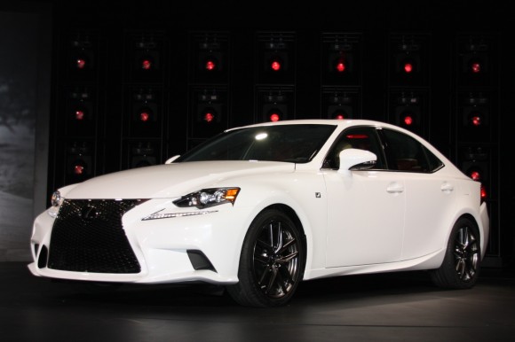 2014-lexus-is-detroit-2013---04