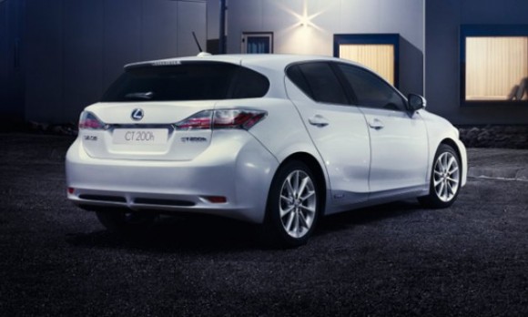 lexus-ct-200h-move-on-white-edition