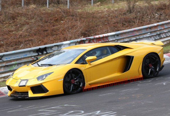 003-lamborghini-aventador-sv-spy-shots