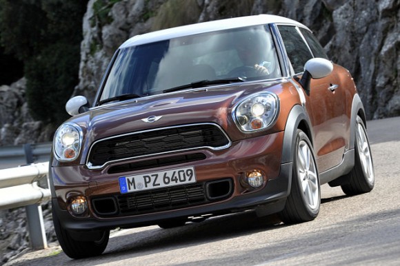 MINI-Paceman-curva