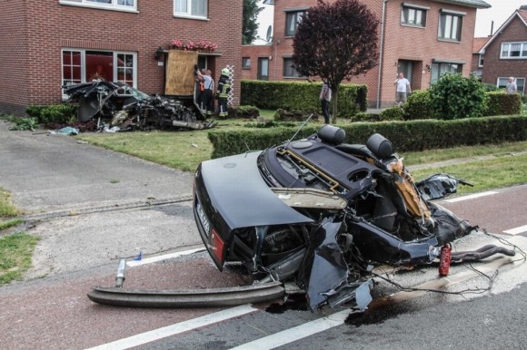 Audi-S8-Accident-2[2]